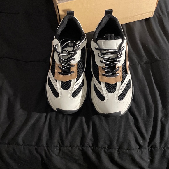Steve Madden - Picture 1 of 4